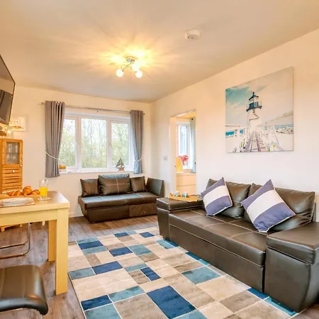 1 Bed In Filey 77709 *