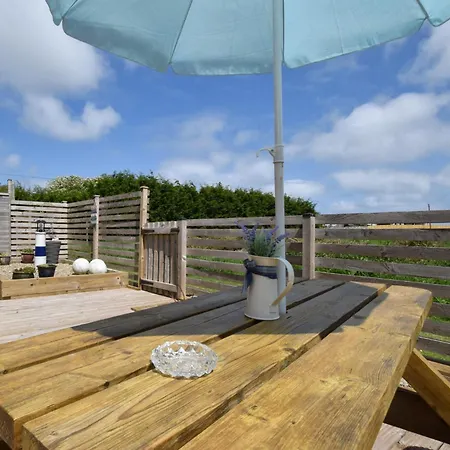 Apartment 1 Bed In Filey 77709 *