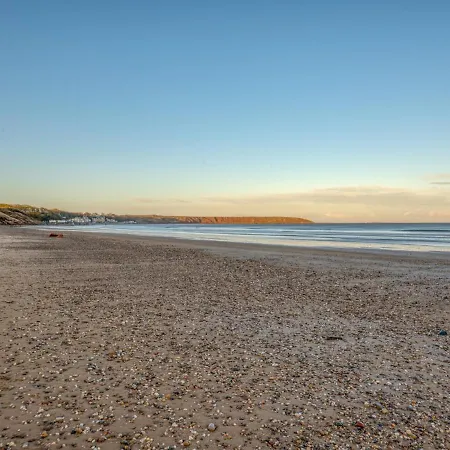 1 Bed In Filey 77709 *